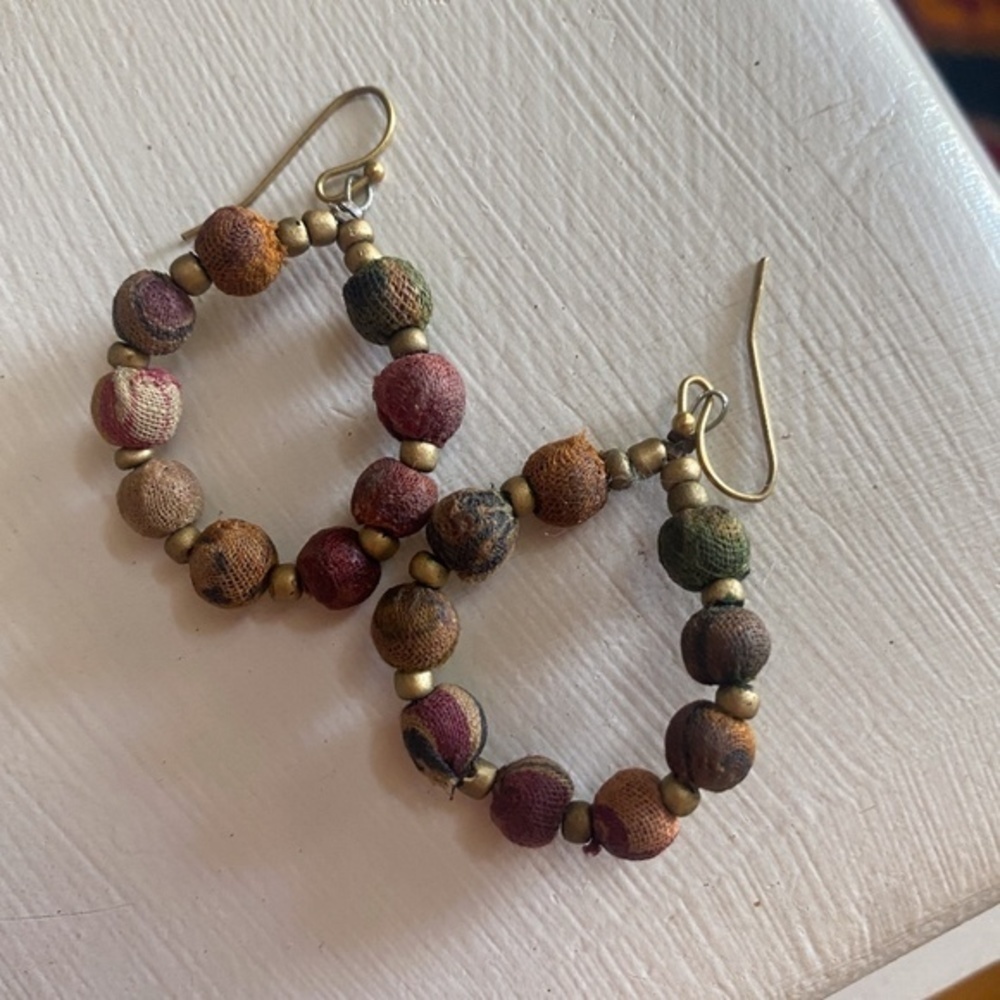 Paper Beaded Bracelet and Matching Earrings - Picture 5 of 6